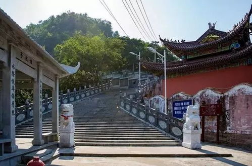 藏在龙港的旅游圣地 空气好,寺庙多 还有观音洞 瀑布