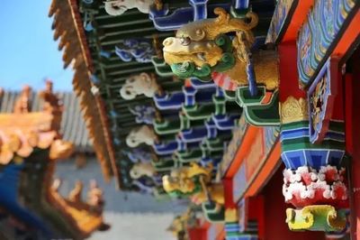 沙漠向左，草原向右 揭秘内蒙古召庙旅游的独特魅力